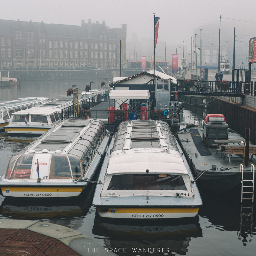 boats at damrak amsterdam central
